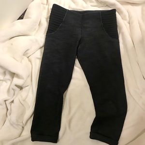 Lululemon crop tights with side panels